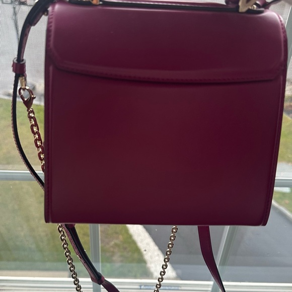 New Salvatore Ferragamo women’s bag with dust bag included - Picture 10 of 16